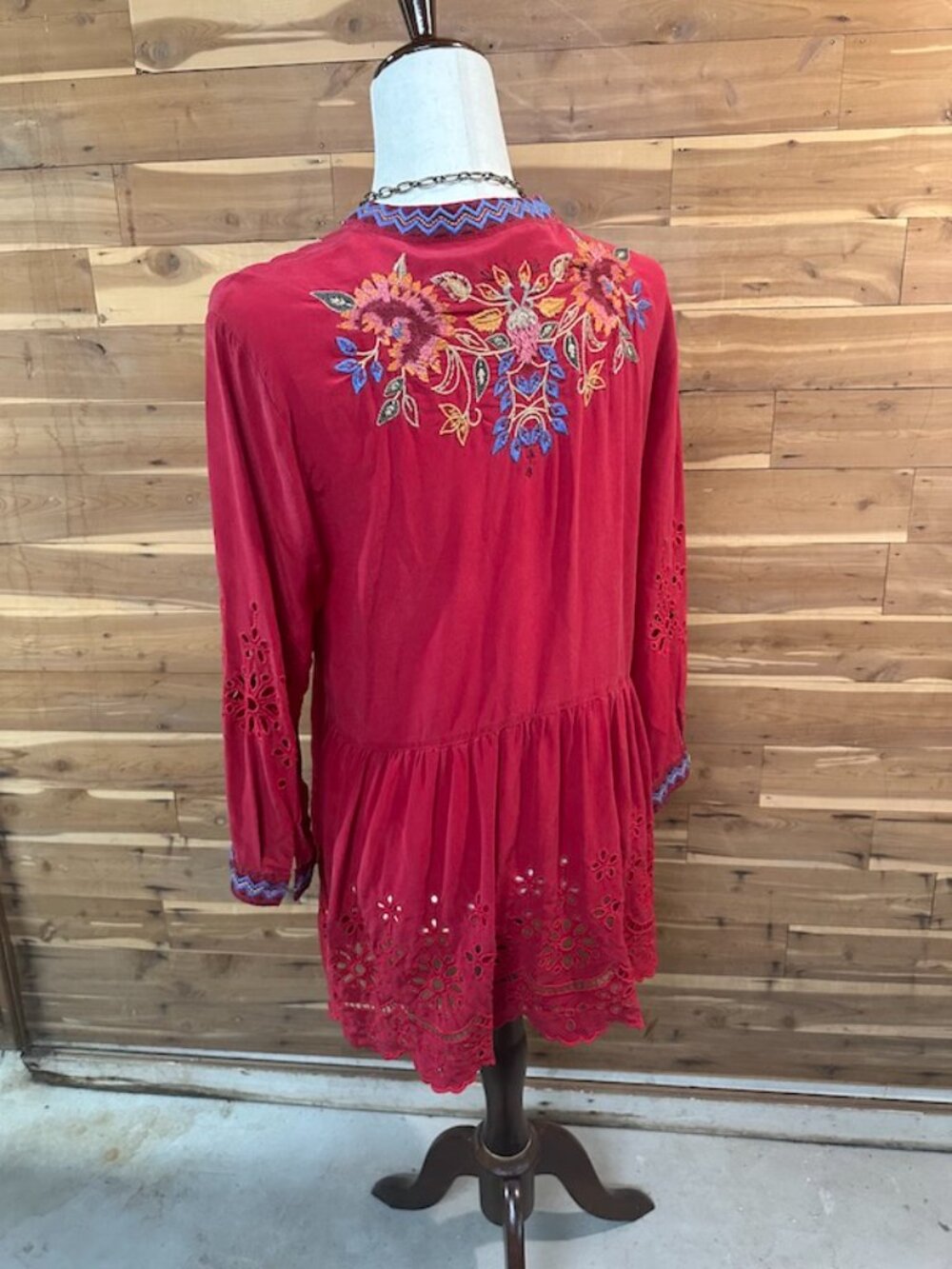 JOHNNY WAS Tunic Top R-MONA TIERED Embroidered/Eyelet RED SILK M Scalloped - Picture 5 of 11